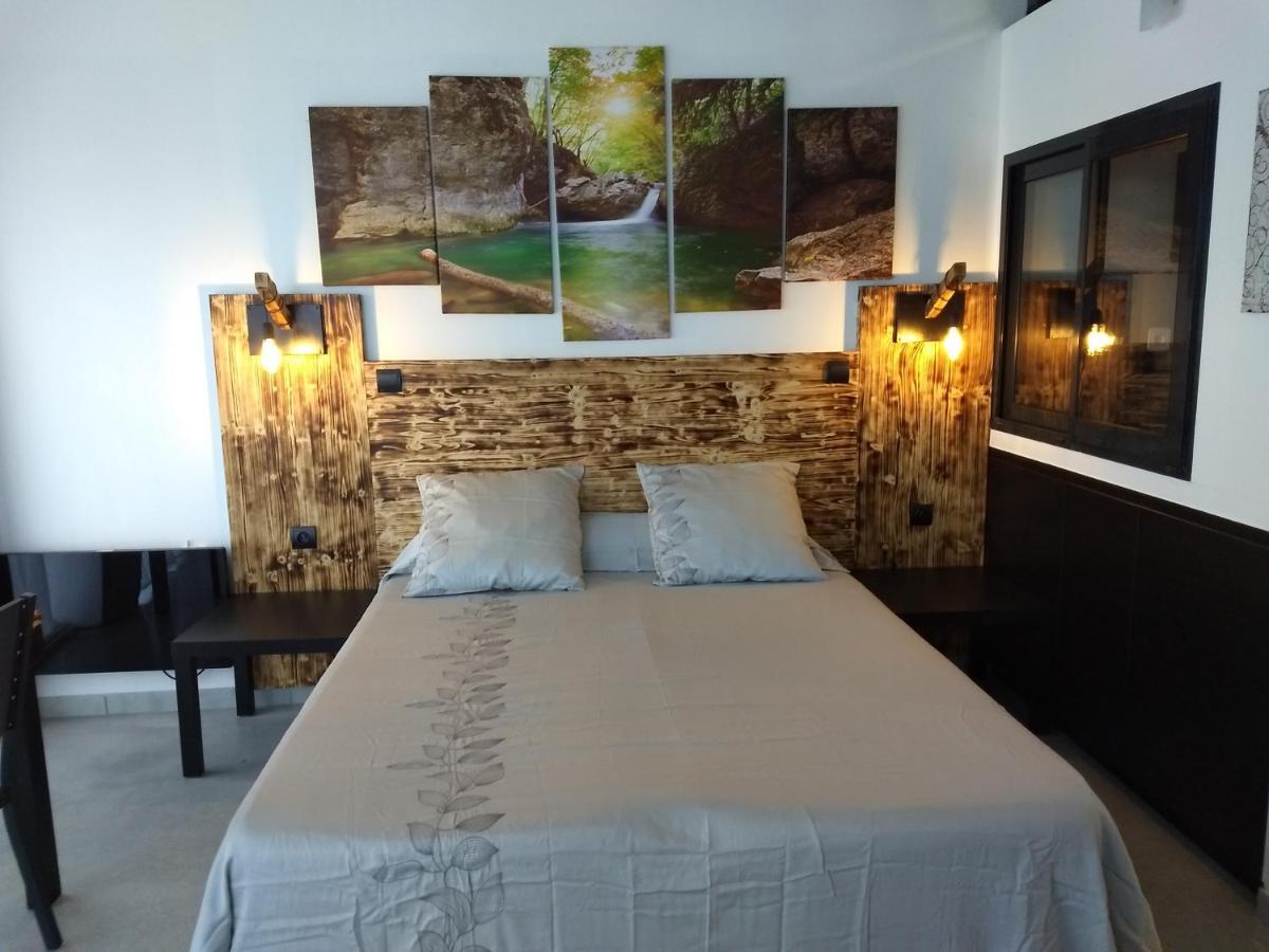 Les Terrasses De Valensole Bed and Breakfast Exteriör bild